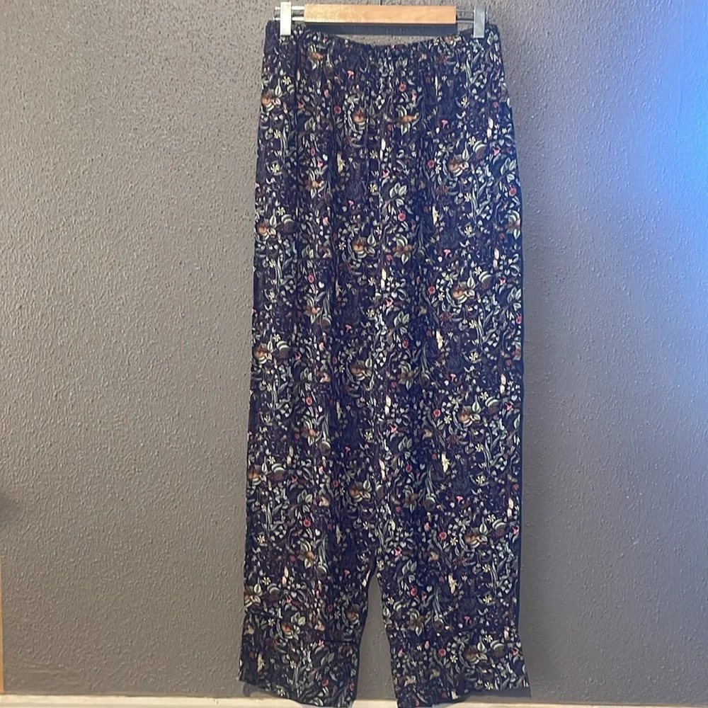 Fable Wolf Garden Pajamas - Picture 12 of 15